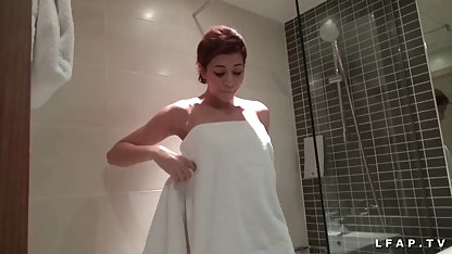 美少女ハードコアおじいちゃんFucks森の中の ユーチューブ 映画 フル 無料